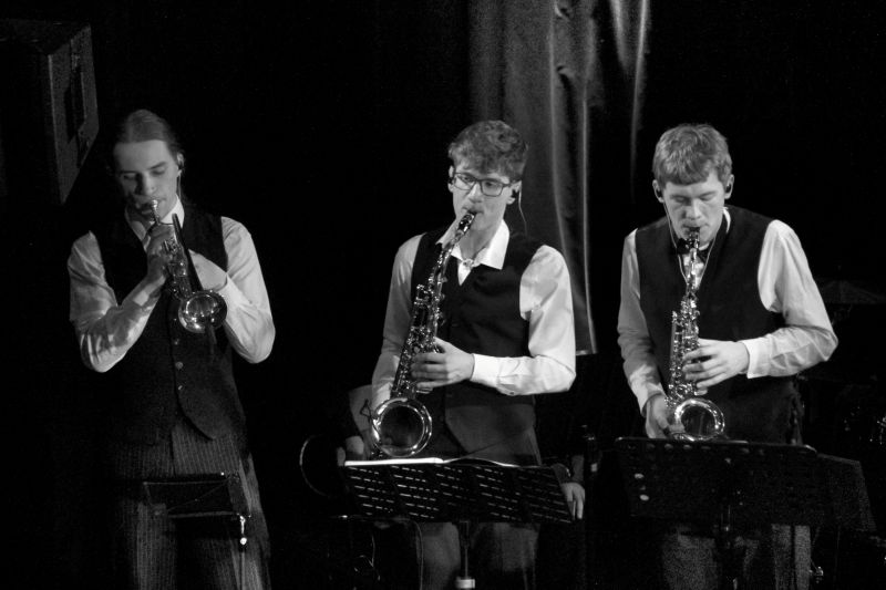 Soubor:Kinder - Terorchestr, dechy.jpg